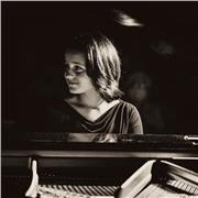 Actualmente estudiando superior de piano, imparto clases online